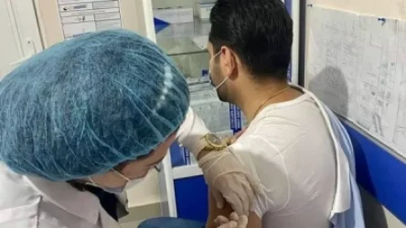 Արմավիրի մարզպետ Համբարձում Մաթեւոսյանը եւս պատվաստվել է կորոնավիրուսի դեմ