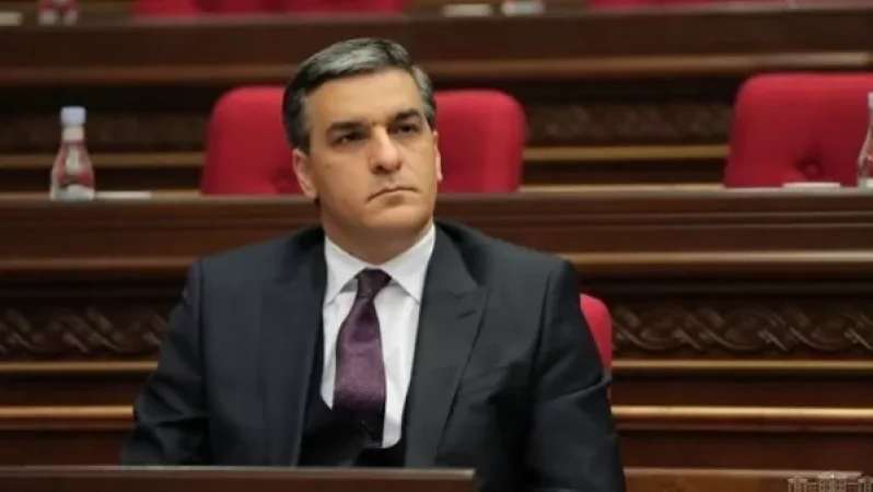 Արման Թաթոյանը մտածում է հրաժարական ներկայացնելու մասին. «Հրապարակ»