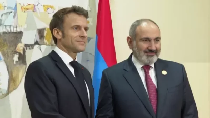 Փաշինյանը Մակրոնի հետ զրույցում շեշտել է ՀՀ տարածքից ադրբեջանական զինուժի անհապաղ դուրսբերման անհրաժեշտությունը