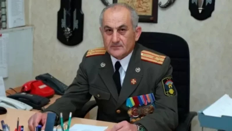 1992-ի մայիսի օպերացիան համահունչ էր ռազմագիտության տառին ու ոգուն, 2020-ի նոյեմբերին կատարվածը՝ ապաշնորհ բեմադրության․ Սենոր Հասրաթյան