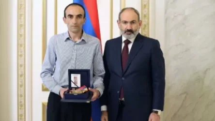 Նիկոլ Փաշինյանը Կոմանդիոսին շնորհված Հայրենիքի շքանշանը հանձնել է նրա որդուն