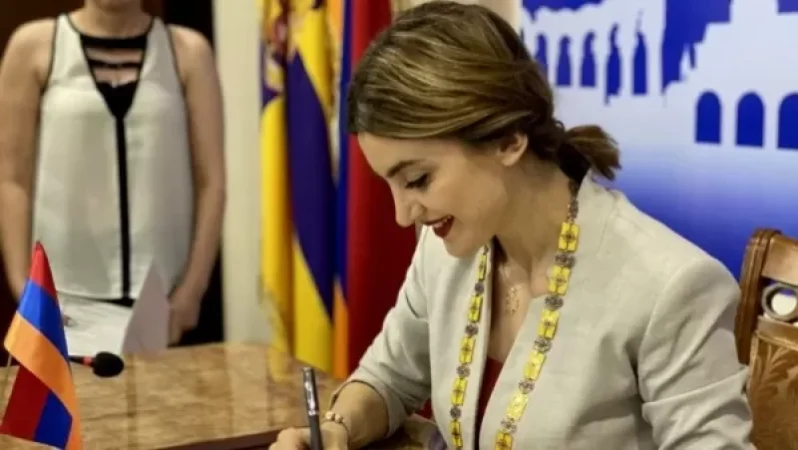 Էջմիածինն ու Ալմելոն դարձան քույր քաղաքներ․ Դիանա Գասպարյան