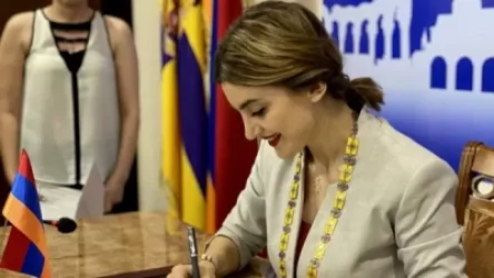 Էջմիածինն ու Ալմելոն դարձան քույր քաղաքներ․ Դիանա Գասպարյան