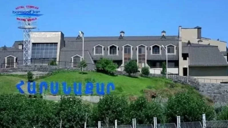 Խուզարկություն է իրականացվում «Հարսնաքար» հյուրանոցում. Ամրամ Մակինյան