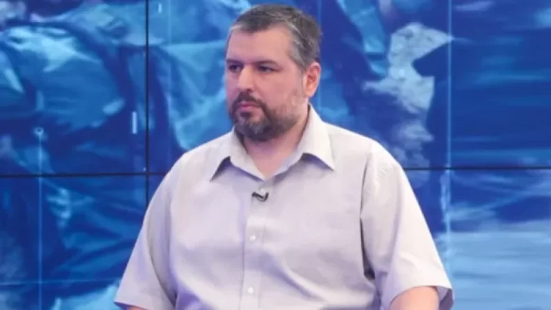 Մոտ 1 շաբաթ է, ինչ մերոնք նկատել են՝ թշնամին զորք և տեխնիկա է մոտեցնում․ Կարեն Վրթանեսյանի ուշագրավ հայտարարությունը