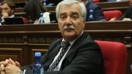 Անդրանիկ Քոչարյանը լրագրողների հետ անցնում է բարեկրթության սահմանները