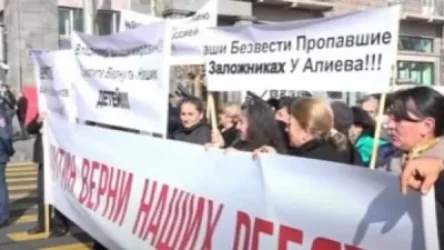 «Պուտին, օգնեք վերադարձնենք մեր երեխաներին»․ Անհետ կորած ու զոհված զինծառայողների հարազատները երթ են իրականացրել