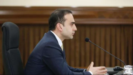 Ավինյանը՝ դպրոցում բջջայինի սահմանափակումների վերաբերյալ հրապարակում է արել