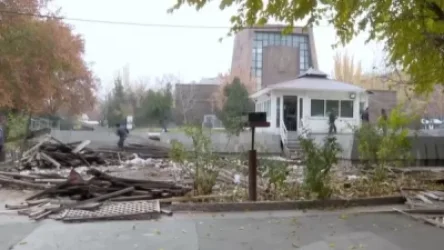 ՏԵՍԱՆՅՈՒԹ․ Ապամոնտաժվում են Օղակաձև զբոսայգում տեղադրված ինքնակամ սրճարանային կառույցները