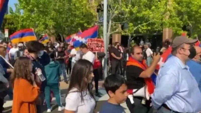 Լոս Անջելեսի ադրբեջանական հյուպատոսության շենքի մոտ ամերիկահայերը բողոքի ակցիա են իրականացրել ի աջակցություն Հայաստանի
