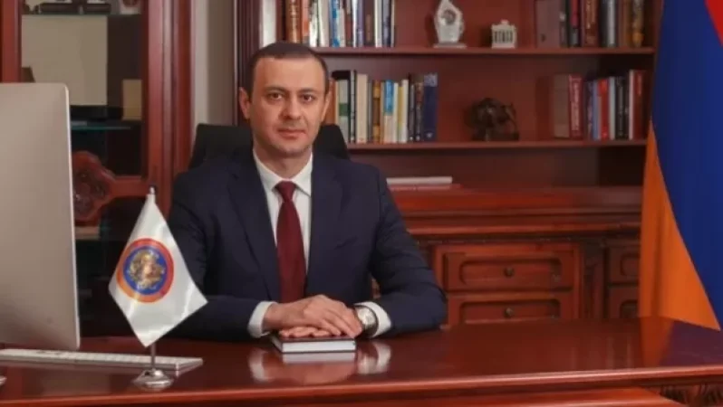 Pashinyan and Putin Agree Azerbaijan Must Leave Armenian Territory, Says Armen Grigoryan