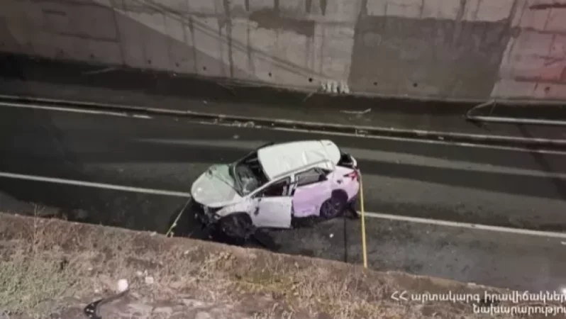 Երևանում ավտոմեքենա է ընկել կամրջից