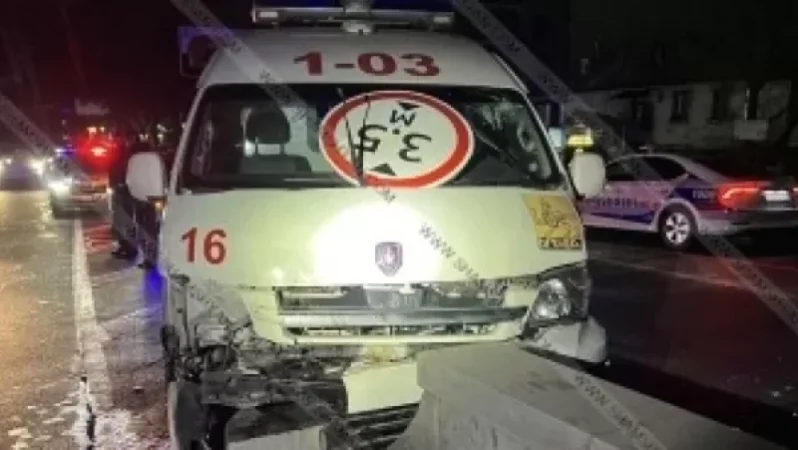 Photos: Ambulance Involved in Accident on Baghramyan Avenue