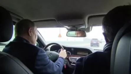 ՏԵՍԱՆՅՈՒԹ.  Պուտինն ավտոմեքենայով անցել է Ղրմի կամրջի վերականգնված հատվածով