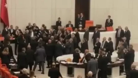 ՏԵՍԱՆՅՈՒԹ․ Թուրքիայի խորհրդարանում ծեծկռտուք է սկսվել