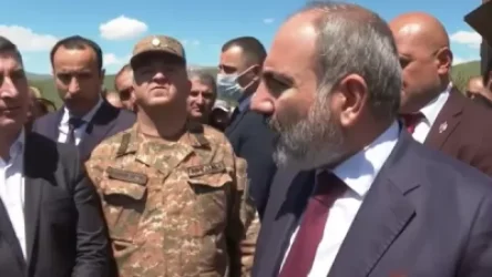 ՏԵՍԱՆՅՈՒԹ․ Տեսախցիկը ֆիքսել է՝ ինչպես է վարչապետն արգելում ադրբեջանցիներին գերի վերցնել․ Հոխիկյան