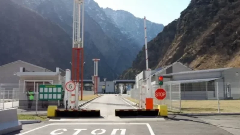 Վրաստանն այսօրվանից բացում է ցամաքային սահմանները