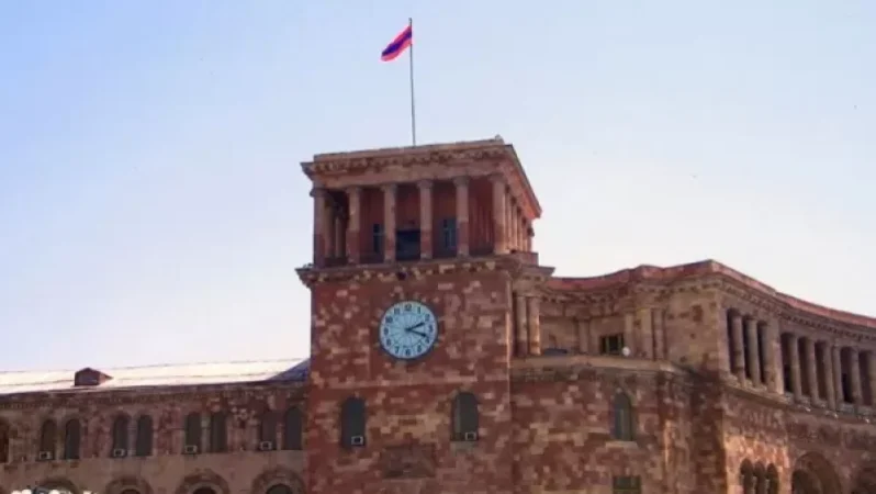 16 մլն դրամանոց վերելակ, թանկարժեք գորգեր, մարմարյա սալիկներ. կառավարության շենքը կապիտալ վերանորոգում են. «Հրապարակ»