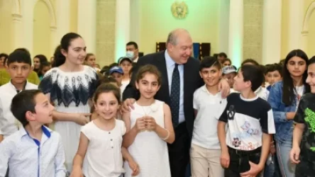 Նախագահը հյուրընկալել է սահմանամերձ համայնքների և Արցախից տեղահանված երեխաներին