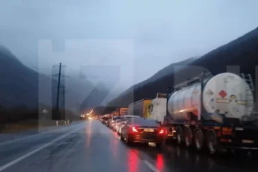 ՏԵՍԱՆՅՈՒԹ․ Հսկայական խցանում՝ Վերին Լարսի անցակետի մոտ