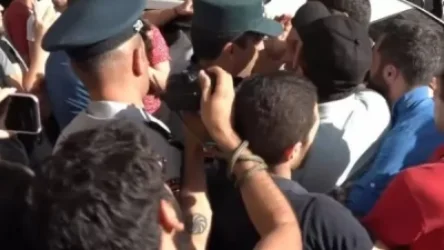 ԱՆ-ի դիմաց ակցիա իրականացնողներից 4 անձի ոստիկանները բերման են ենթարկել