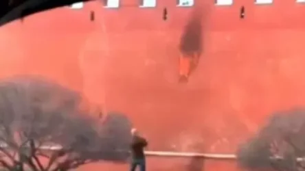 ՏԵՍԱՆՅՈՒԹ․ Անհայտ անձը Մոլոտովի կոկտեյլով հարվածում է Կրեմլի պատին