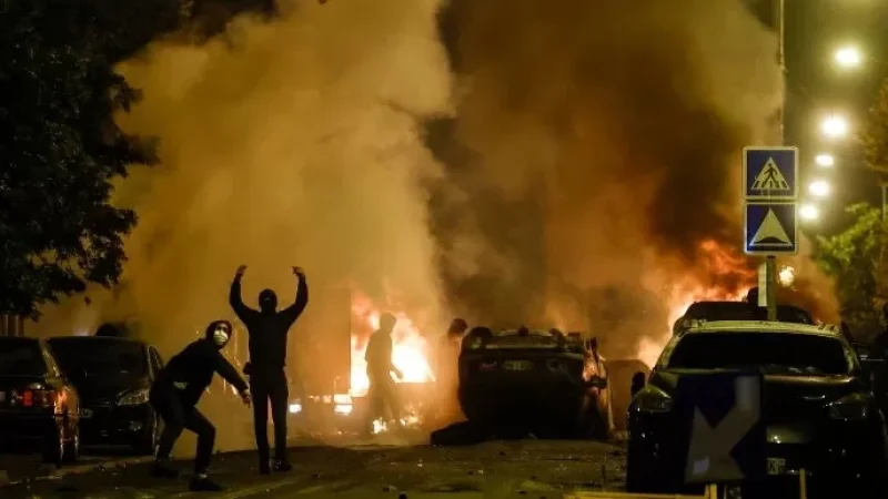 Մակրոնը կհանդիպի 220 քաղաքապետերի հետ․ 45,000 ոստիկաններ կտեղակայվեն Ֆրանսիայում․ նոր մանրամասներ