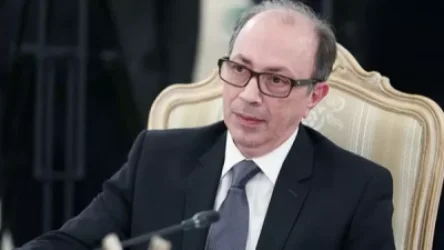 Այվազյանն այս օրերին երևանյան սրճարաններում ակտիվ հանդիպումներ է ունենում նախա­րարության աշխատակազմի հետ