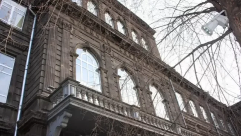 Can you imagine, people are discussing the proposal to turn YSU's 'Black Building' into a hotel: lecturer