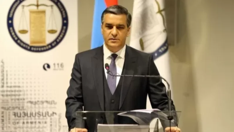 Տպավորությունն էլ այն է, թե ավելի ուժեղ է նա, ով ավելի շատ է մեղադրում, ավելի բարձր ու նոր բառերով է հայհոյում կամ վիրավորում. Թաթոյան