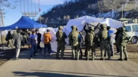 Արցախցիները գնում են ճանապարհը վերահսկող խաղաղապահներից բացատրություններ պահանջելու. «Հրապարակ»