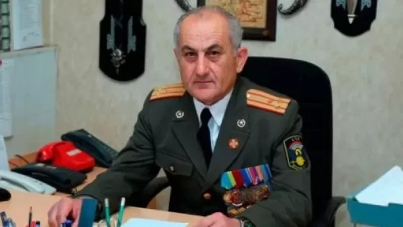 Այդ մոլագարը համառորեն երկիրը տանում է դեպի ներքին ու արտաքին բախումների. Սենոր Հասրաթյան