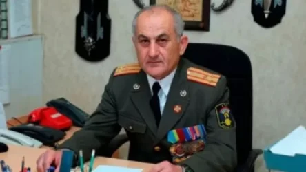 Այդ մոլագարը համառորեն երկիրը տանում է դեպի ներքին ու արտաքին բախումների. Սենոր Հասրաթյան