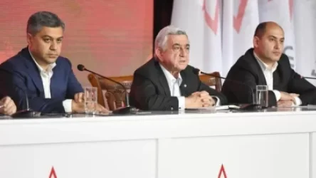 Սերժ Սարգսյանն ու Վանեցյանը Գյումրիում հանդիպել են գերեվարված զինծառայողների ծնողների հետ