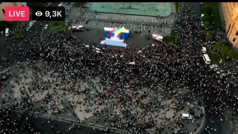 PHOTO: Republic Square at this Moment - How Many People Are Gathered