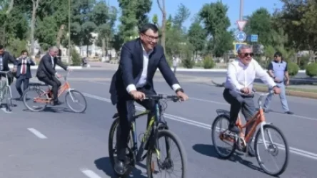Թաթարստանի ղեկավարը և Ուզբեկստանի զբոսաշրջության նախարարը հեծանիվներով շրջել են Բուխարայի փողոցներով