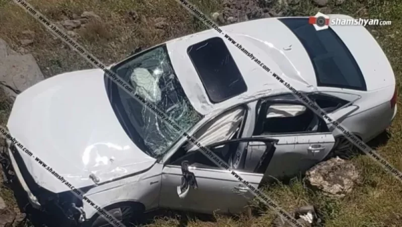 Audi A6-ը մի քանի պտույտ գլորվելով, հայտնվել է ձորում. կա 5 վիրավոր. հայտնաբերվել է ԱԺ պատգամավորի օգնականի վկայական