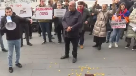 Մեր ժողովրդի արյունից ոսկի չեն կարող քամել. բողոքի ակցիա` Մեծ Բրիտանիայի դեսպանատան մոտ