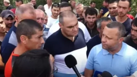 «Էս տարի ես ասում եմ, ձեզ մի կոպեկ փող չեմ տալու». ճանապարհ փակած արմավիրցին` ՋՕ պաշտոնյային