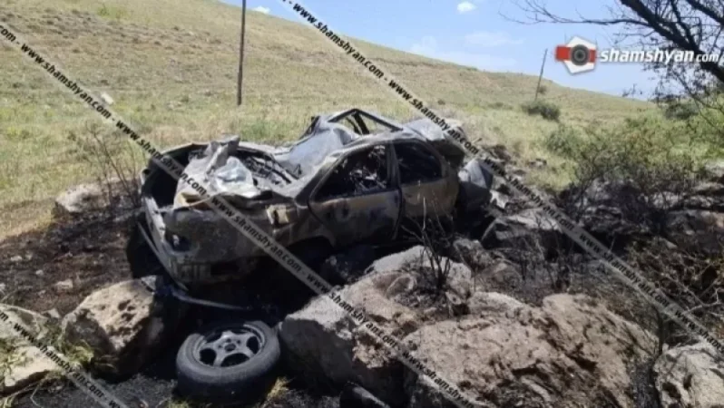 Խոշոր ավտովթար-հրդեհ Կոտայքի մարզում, մեքենան մոտ 70 մետր շրջվելով՝ հայտնվել ձորում. տուժածները ոստիկանության օպերլիազորներ են