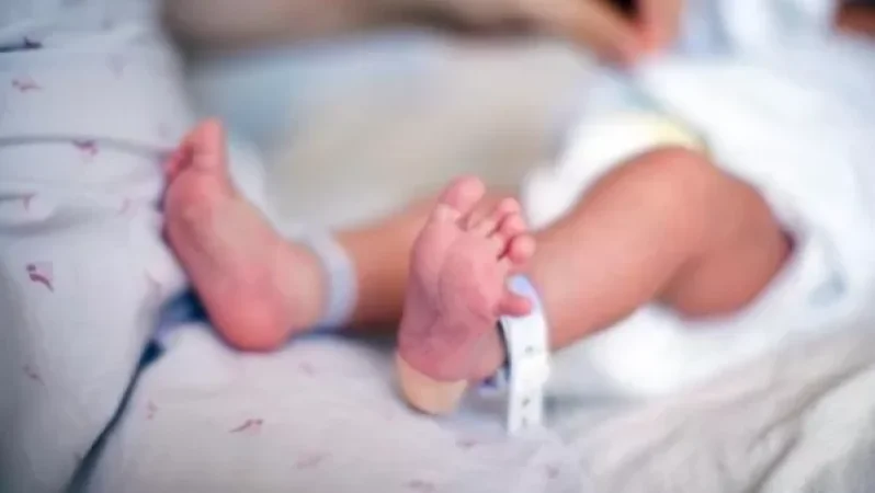 19-ամյա կնոջն առաջարկել է պետության հոգածությանը թողնելու փոխարեն երեխային փոխանցել իր ծանոթներին, ինչին կինը համաձայնել է