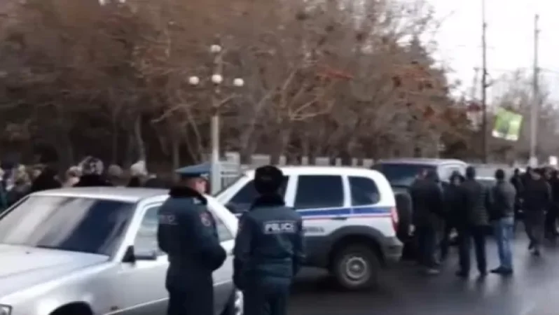 Բողոքի ակցիա` Փարաքարում. ընտրվել է երկու համայնքապետ