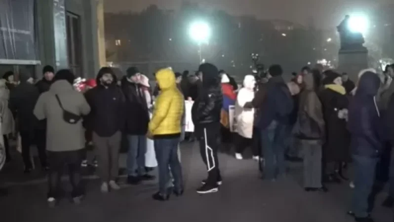 «Հանուն կյանքի ճանապարհի»․ քաղաքացիներն Ազատության հրապարակում են