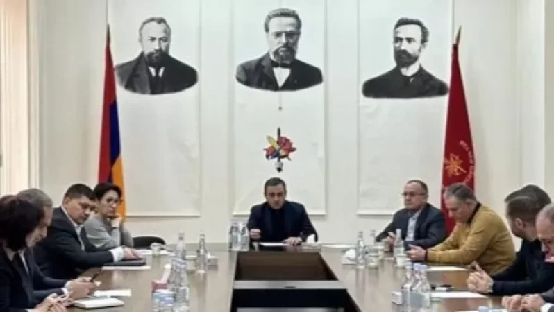 Շուրջ 20 ընդդիմադիր քաղաքական ուժեր քննարկել են ՀՀ-ի և Արցախի շուրջ ստեղծված իրավիճակը