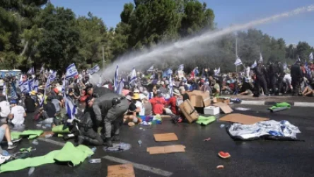 ՏԵՍԱՆՅՈՒԹ. Երուսաղեմում ցուցարարները փակել են խորհրդարանի մուտքերի ճանապարհները` կանխելու քվեարկությունը