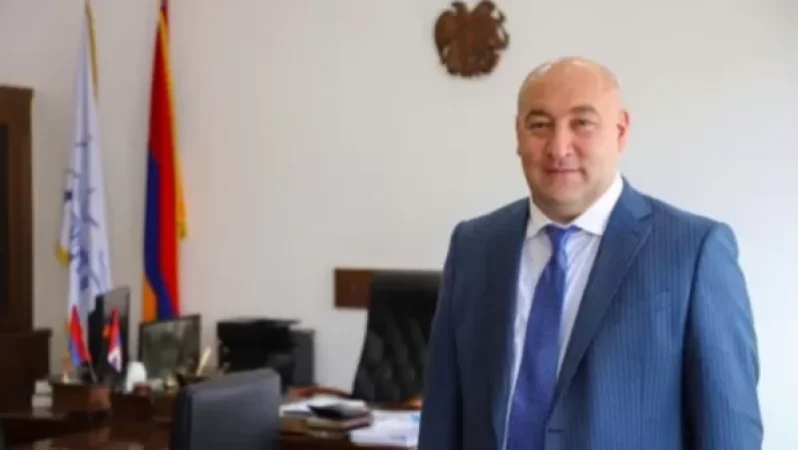 Խուզարկում են Քաջարանի համայնքապետ Մանվել Փարամազյանի բնակարանը