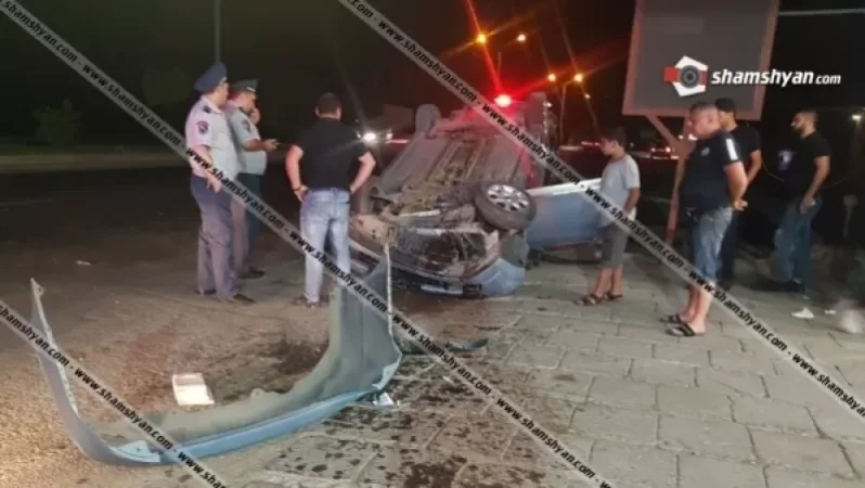 Կոտայքում մեքենան դուրս է եկել ճանապարհի երթևեկելի գոտուց և գլխիվայր շրջվել