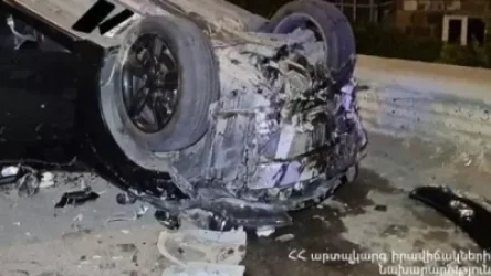 Երևանում բախվել է 3 ավտոմեքենա, մեկը գլխիվայր շրջվել է, կան հոսպիտալացվածներ