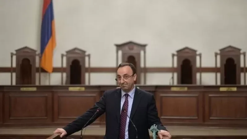 ՍԴ 9 դատավորները հեռացել են խորհրդակցական սենյակ