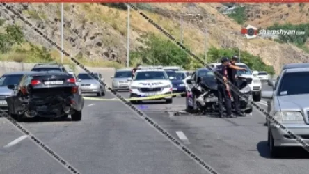 Սարալանջի փողոցում բախվել են Lexus-ը, BMW-ն, Nissan Teana-ն ու Opel-ը. կա վիրավոր